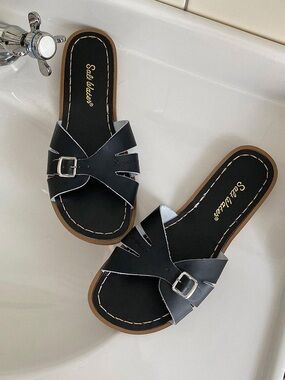 Womens size 6 (saltwater size 4) sandals